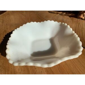 Milk glass outer side diamond pattern candy dish/bowl